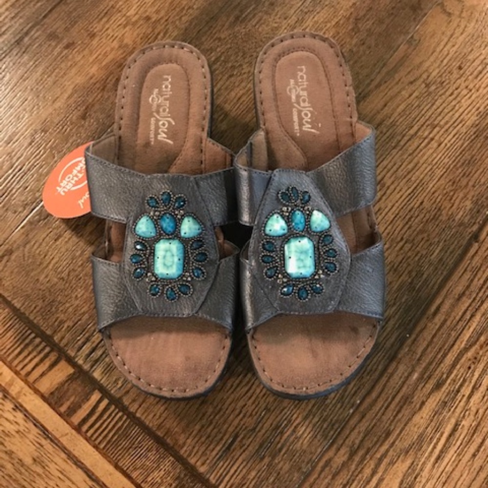 NWT Natural Soul Leather with Stone detail Sandals